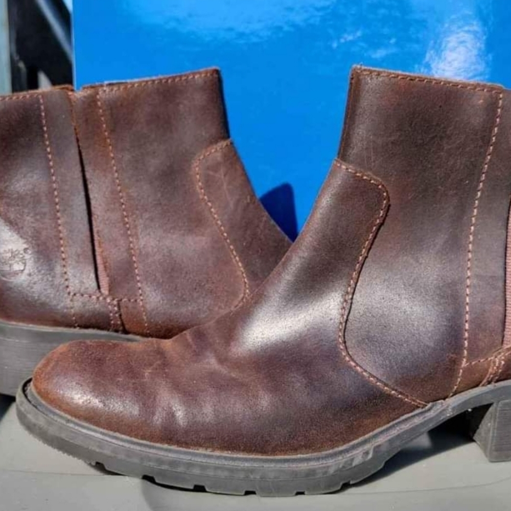 Timberland Boots Women's size 8.5 brown